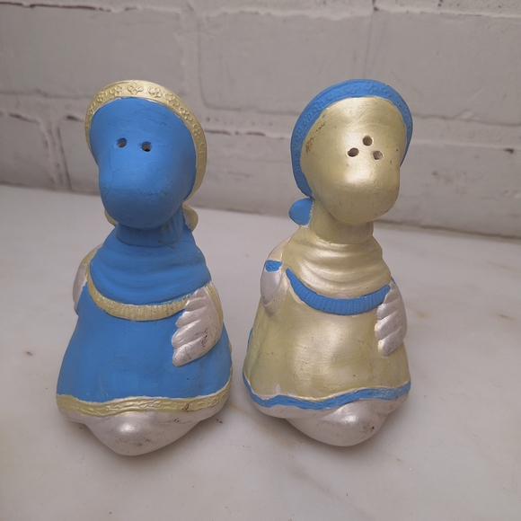 Charming Duck Figurines in Blue and Cream - Picture 2 of 3